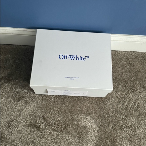 Men's Out of Office Arrow
Low-Top Sneakers - Picture 7 of 8